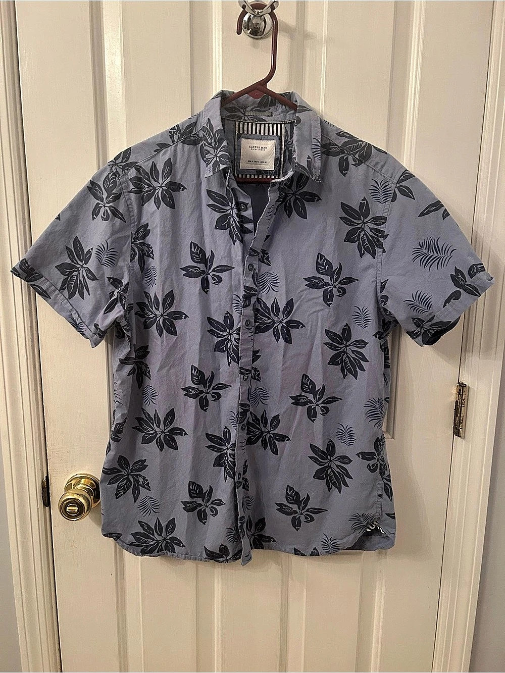 Cactus Man Floral Short Sleeve Button Down in Blue & Navy Size Large Like New